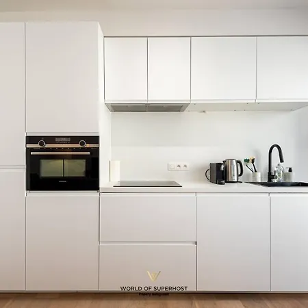 Bright Near The Sea And The Marina בית נופש