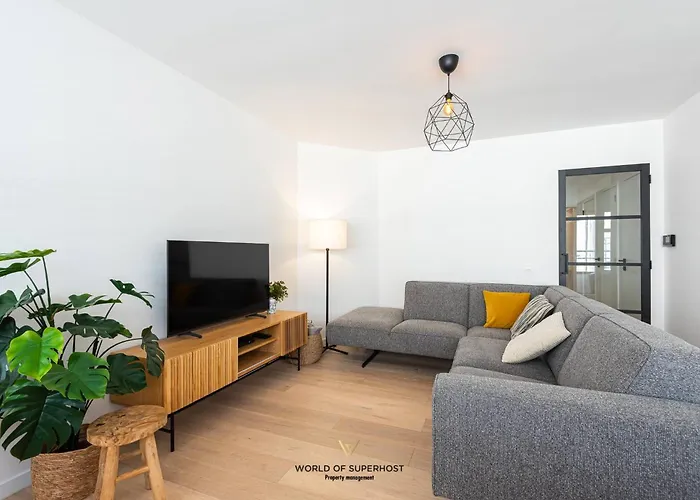 Bright Near The Sea And The Marina אוסטנדה