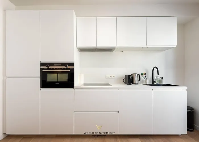 Bright Near The Sea And The Marina בית נופש